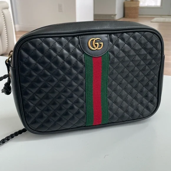 Authentic Gucci Quilted Leather Bag - Picture 3 of 9